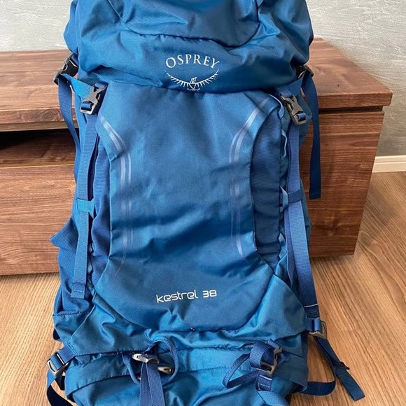 osprey blue bag Rook 50L Backpack For weekend trekking trips or multi OSPREY Kestrel 38 Backpack in